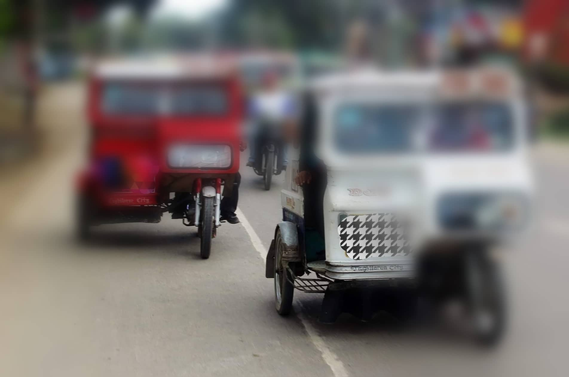 2 ka traysikol drayber gituok sa traffic enforcer